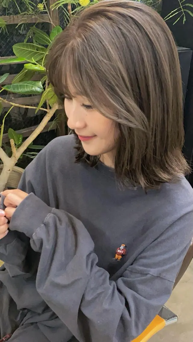 ミディアム カラー ブリーチ グレージュ ブリーチなしカラー Moca 〰️のヘアスタイル