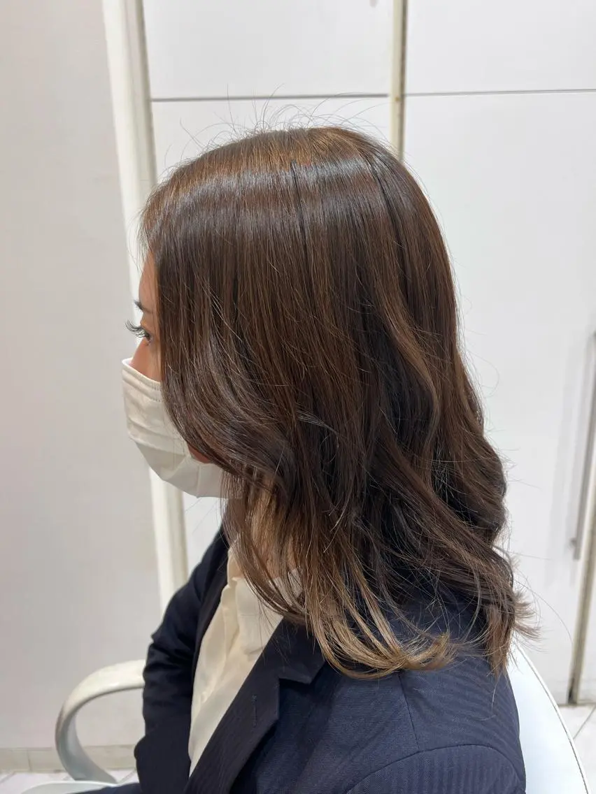 ミディアム カラー ブリーチ ブラウンカラー インナーカラー 顔まわりレイヤー レイヤーカット cocoa船橋🎀 naomiのヘアスタイル