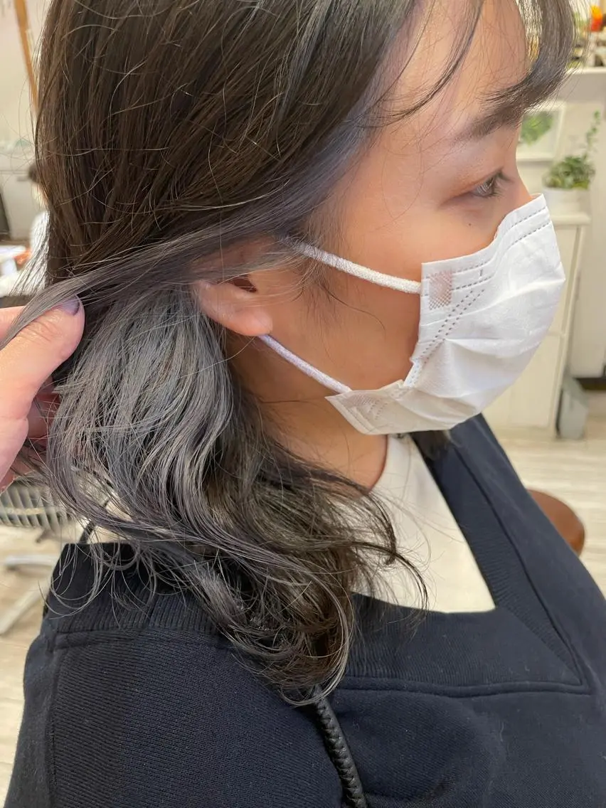 ミディアム インナーカラー 推し ブリーチ 髪質改善のヘアスタイル