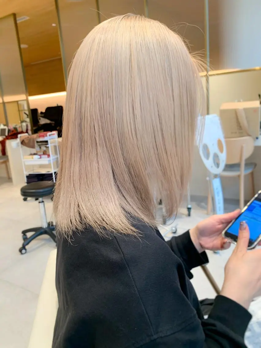 ミディアム カラー ベージュカラー 透明感カラー グレージュ ボブ ヘアカラー トリートメント ヘアセット レイヤー専門家 ダブルカラー修のヘアスタイル