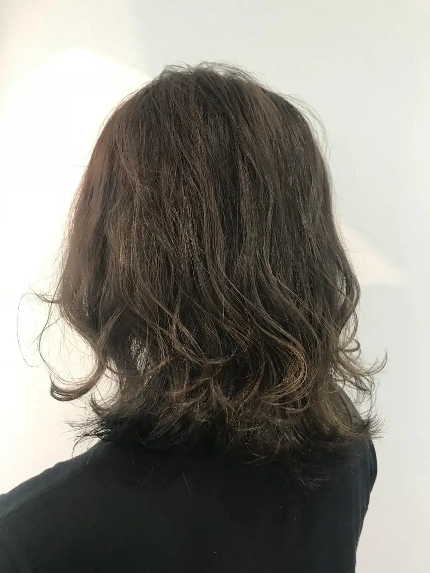 ミディアム カラー いけだ ひかり ハイライトくびれヘアのヘアスタイル