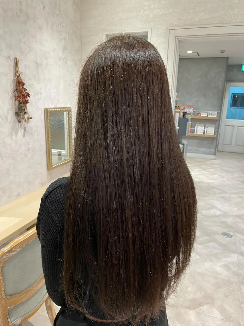 ロング カラー 透明感カラー 🩶🩵🩷AIRIのヘアスタイル