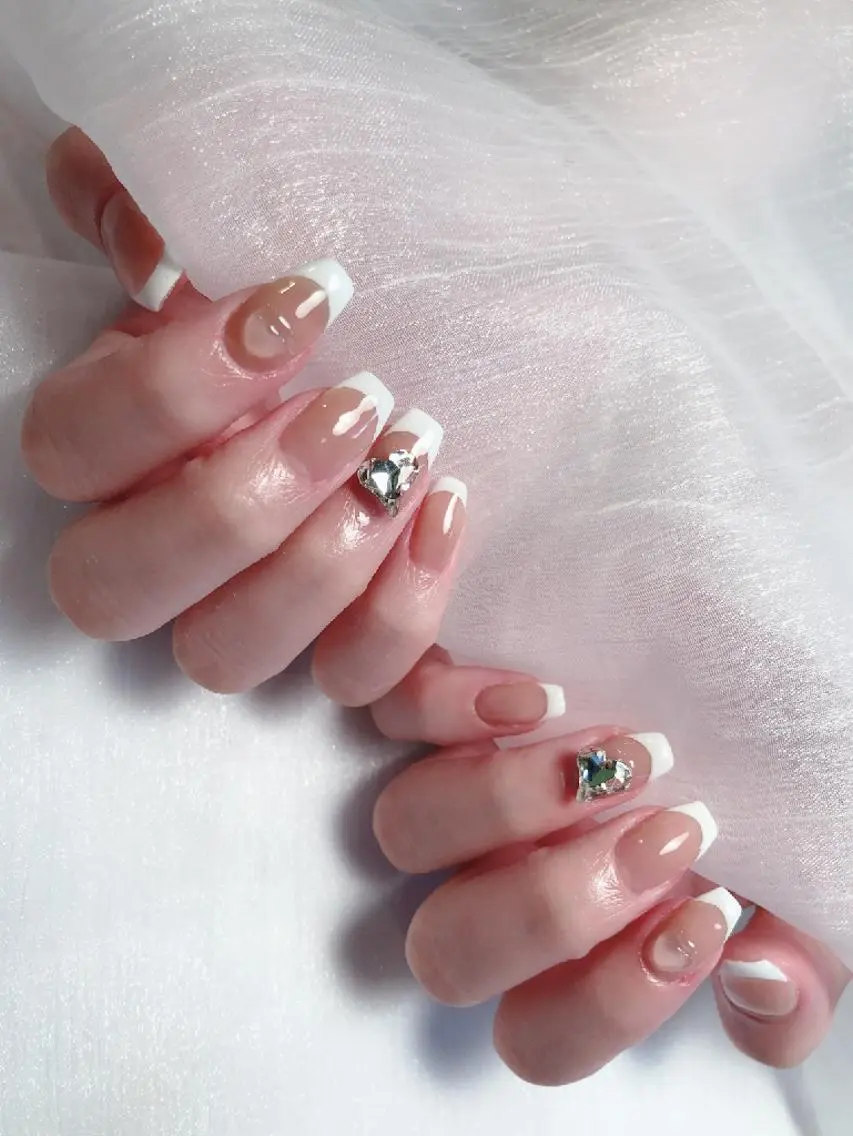 ネイル ハンドネイル ハンドケア ENsalon AKIRAのネイルデザイン