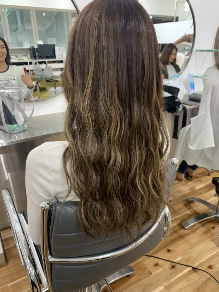 ロング カラー ハイライトカラー 外国人風カラー ハイライト 岩尾 凪のヘアスタイル