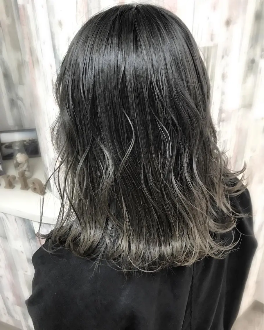 ミディアム カラー 艶髪🫧髪質改善 縮毛矯正✨影山湧市のヘアスタイル