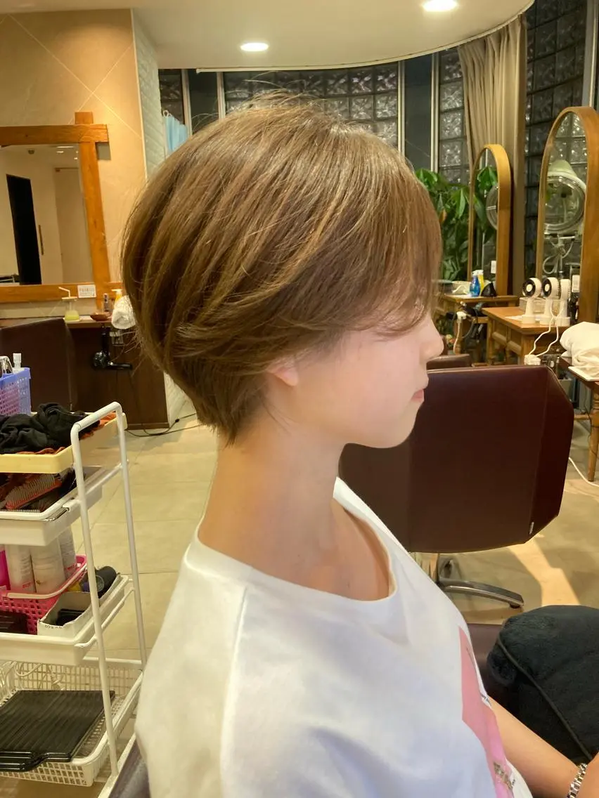 ショート カラー アッシュ ブリーチ ブリーチなしカラー ショートヘア カット ヘアカラー トリートメント カットが上手い 💇♂🌸サク🌸のヘアスタイル