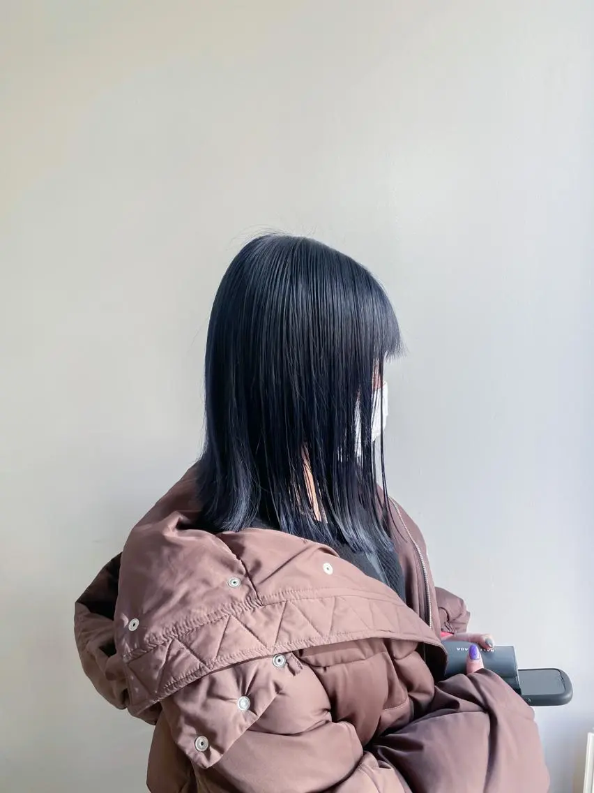 ミディアム カラー 黒髪 ブリーチ ブルーカラー ブルーブラック ヘアカラー Takuma Suzuki中目黒のヘアスタイル