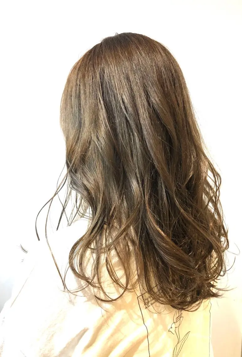 ロング カラー ベージュカラー ブリーチ ミルクティーベージュ カット ヘアカラー トリートメント 髪質改善縮毛矯正 💎TOMOのヘアスタイル