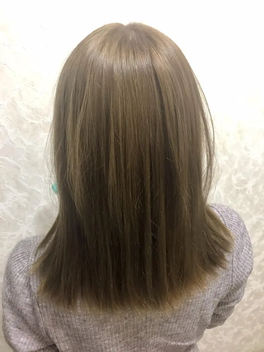 セミロング カラー アディクシーカラー アッシュ ミストバング ブリーチ ブロンド N° uairo 川崎店【ユアイロ】のヘアスタイル