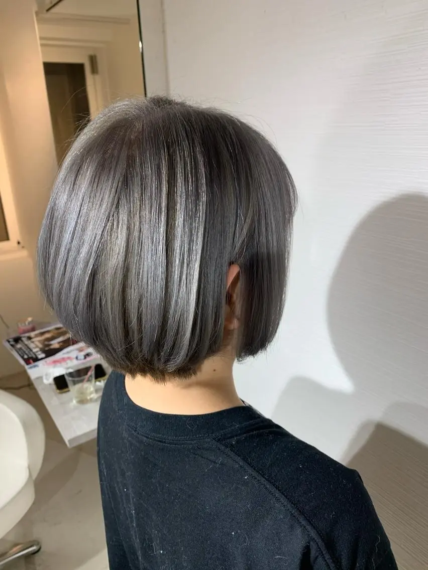 ショート カラー パーマ ショートボブ シルバー ボブ ショートヘア カット トリートメント ✨髪のソムリエ✨ 岩川和生のヘアスタイル