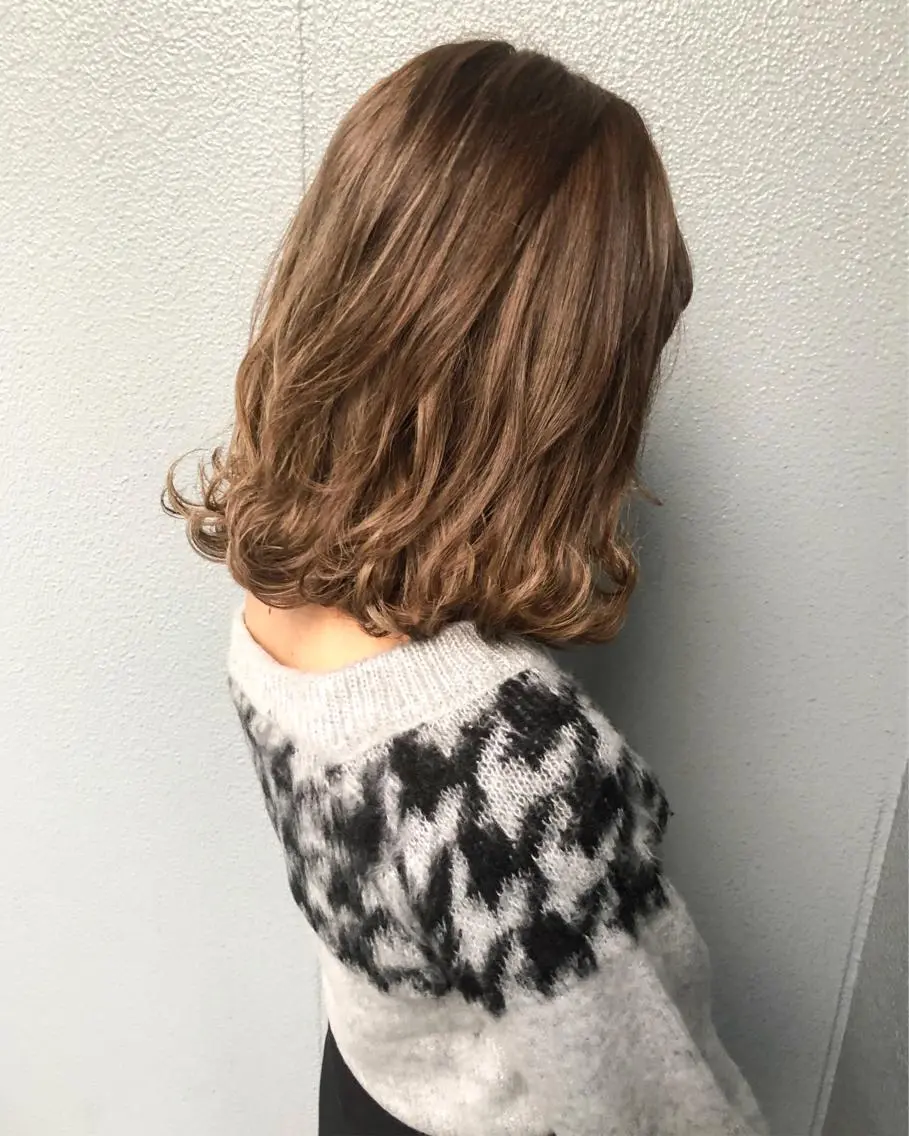 ミディアム ハイライト Loob.TOKYO MIYA🌈のヘアスタイル