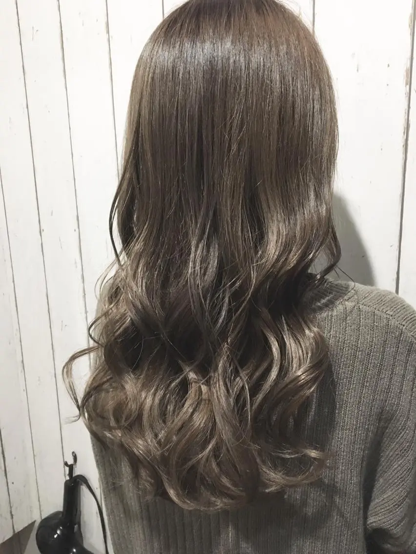 セミロング カラー パーマ ヘアアレンジ アッシュ 透明感カラー ミルクティーアッシュ ヘアカラー トリートメント 👑指名率No.1 👑坂口飛翔のヘアスタイル