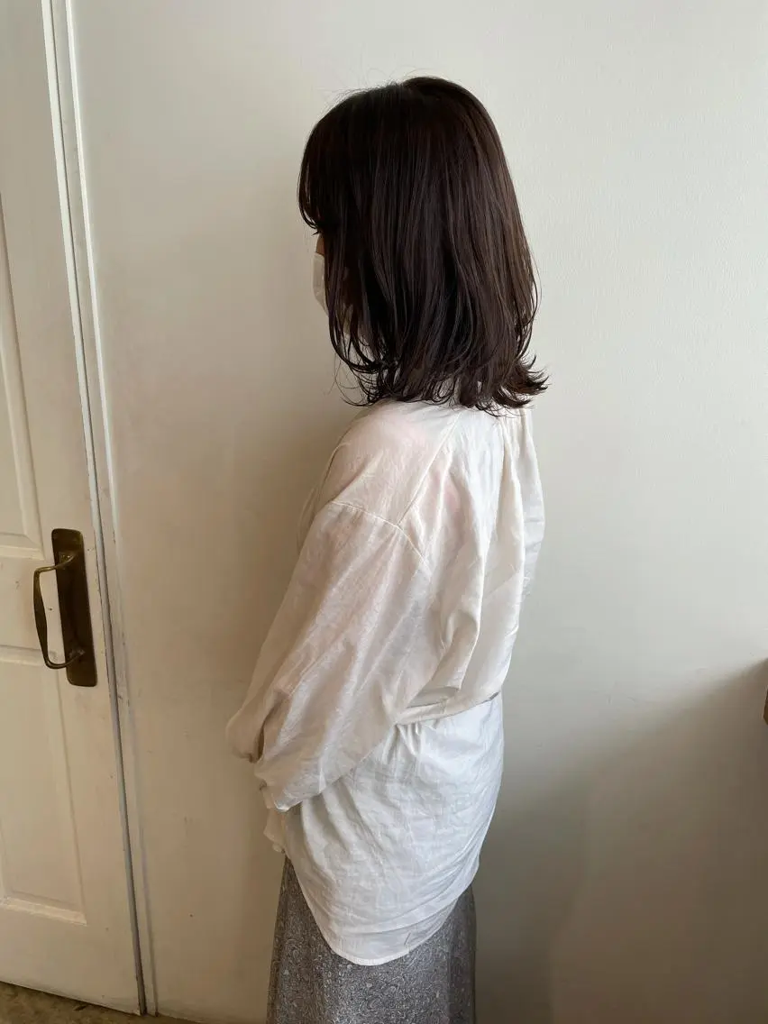 ミディアム カラー カット ヘアカラー トリートメント MIOベージュカラー 柔らかいカラーのヘアスタイル