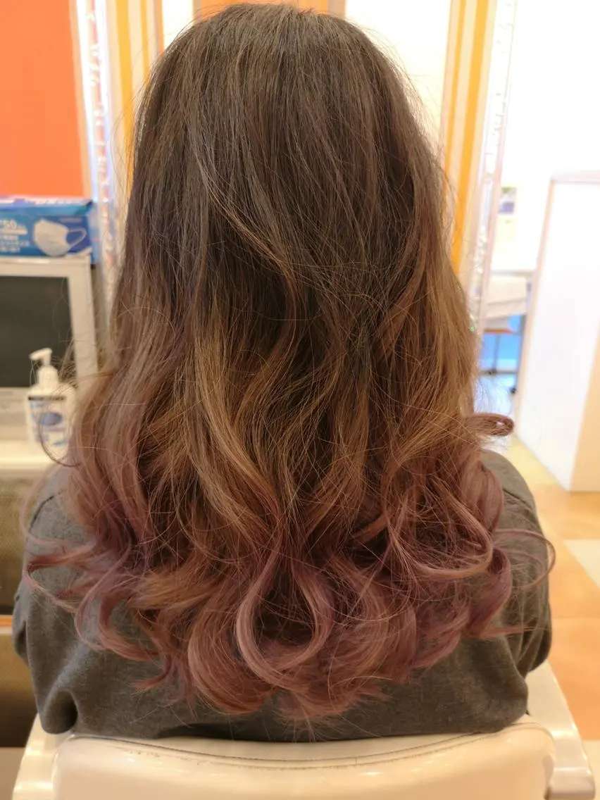 カラー セミロング デザインカラー イプス ビューティーのヘアスタイル