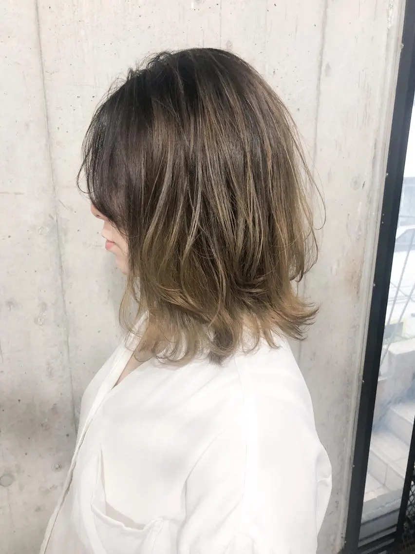 ミディアム カラー バレイヤージュ レイヤーカット 北條 優輝のヘアスタイル