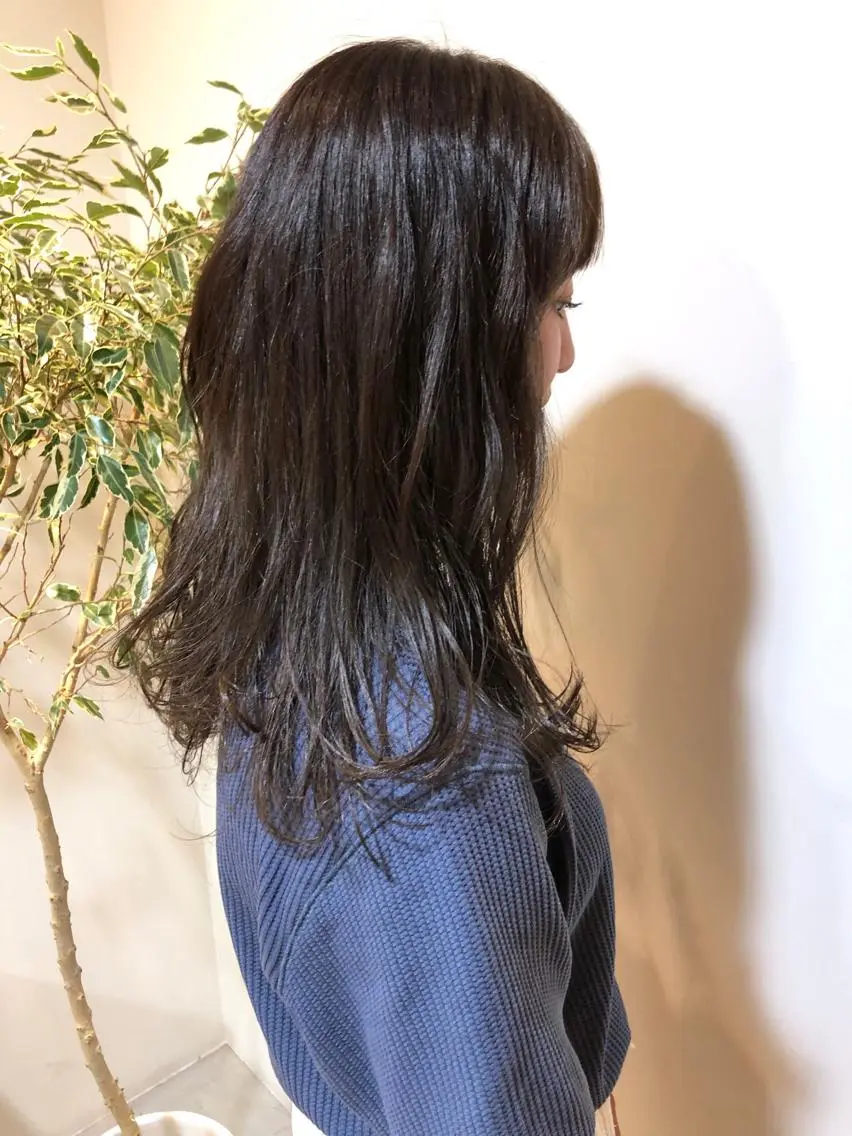セミロング カラー MIOベージュカラー 柔らかいカラーのヘアスタイル