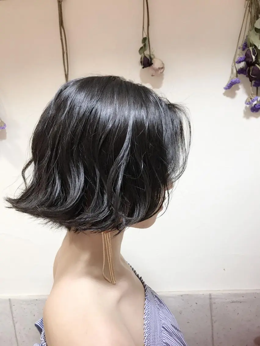 ショート カラー ボブ 🪐脱白髪染め 🪐松尾菜々美のヘアスタイル