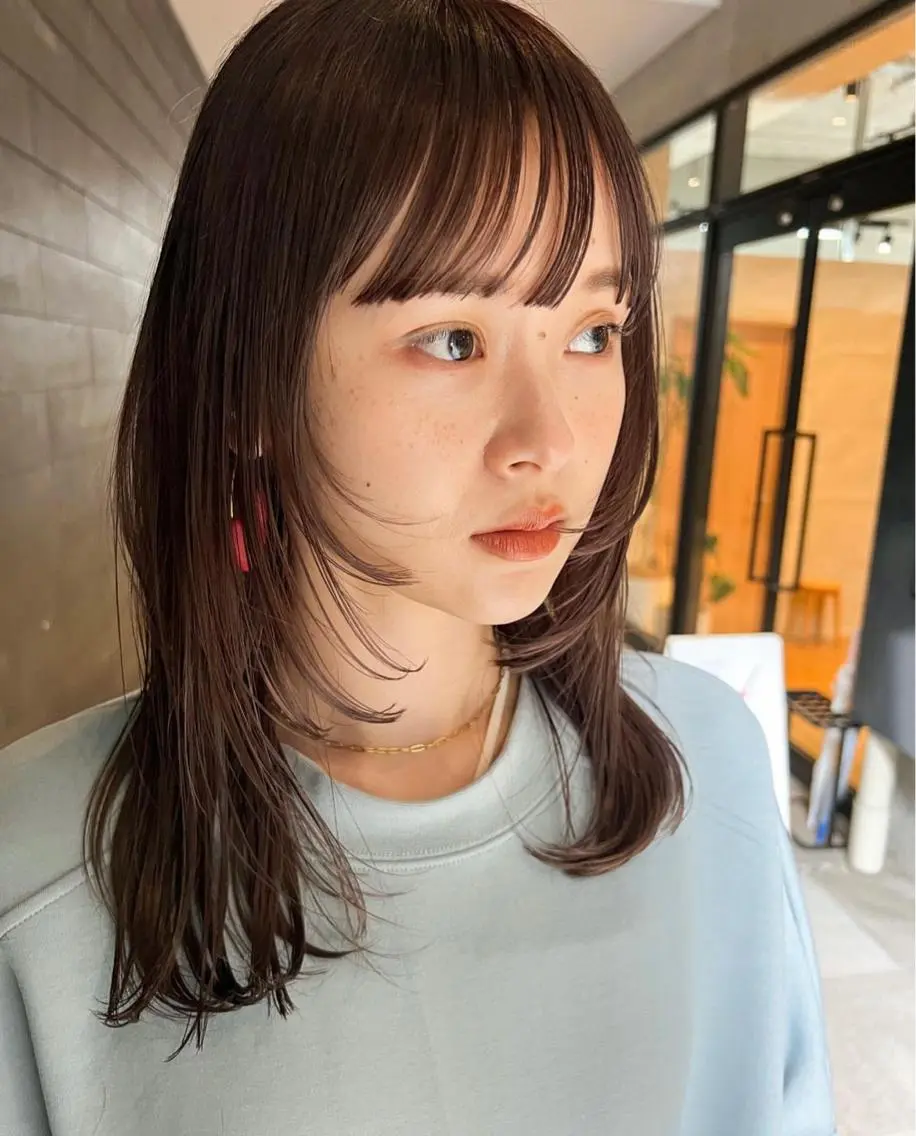 セミロング 顔周りカット レイヤーカット 松浦 るなのヘアスタイル
