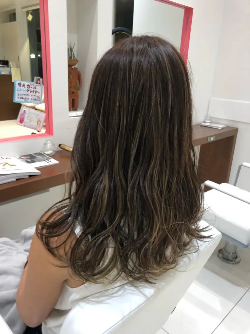 ロング カラー アッシュ ハイライトカラー ハイライト ウルフカット ハッシュカット/七海のヘアスタイル