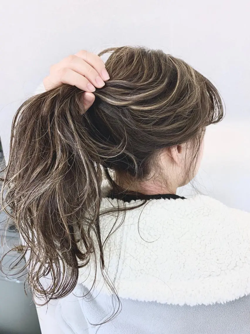 セミロング ハイライト 穐田 司樹のヘアスタイル