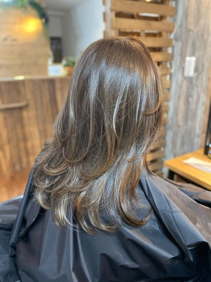 セミロング カラー ヘアアレンジ レイヤーカット Luzir⭐︎ GEN⭐︎のヘアスタイル