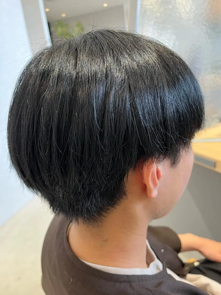 カラー メンズ メンズブリーチ 黒髪 ブリーチ ブルーカラー ブルーブラック 福島 果音のヘアスタイル
