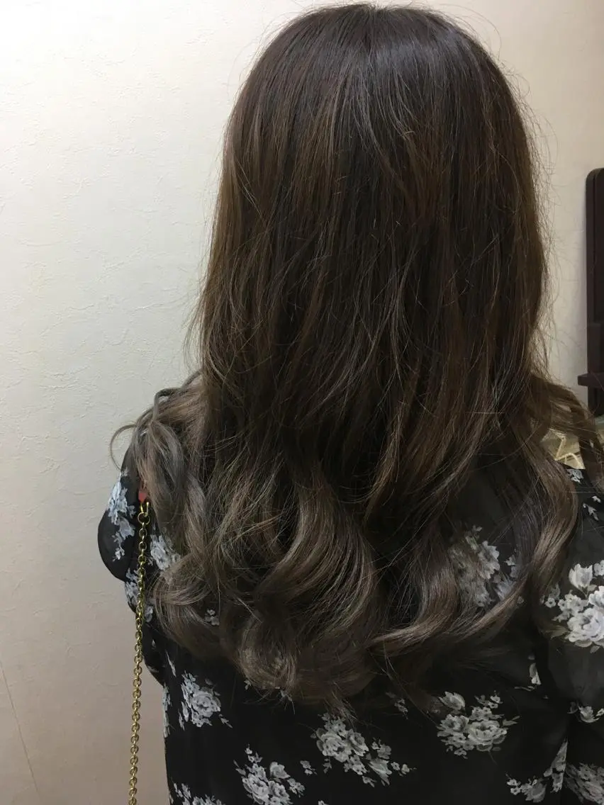 セミロング ロング カラー グラデーションカラー 髪質改善 中川 翔のヘアスタイル
