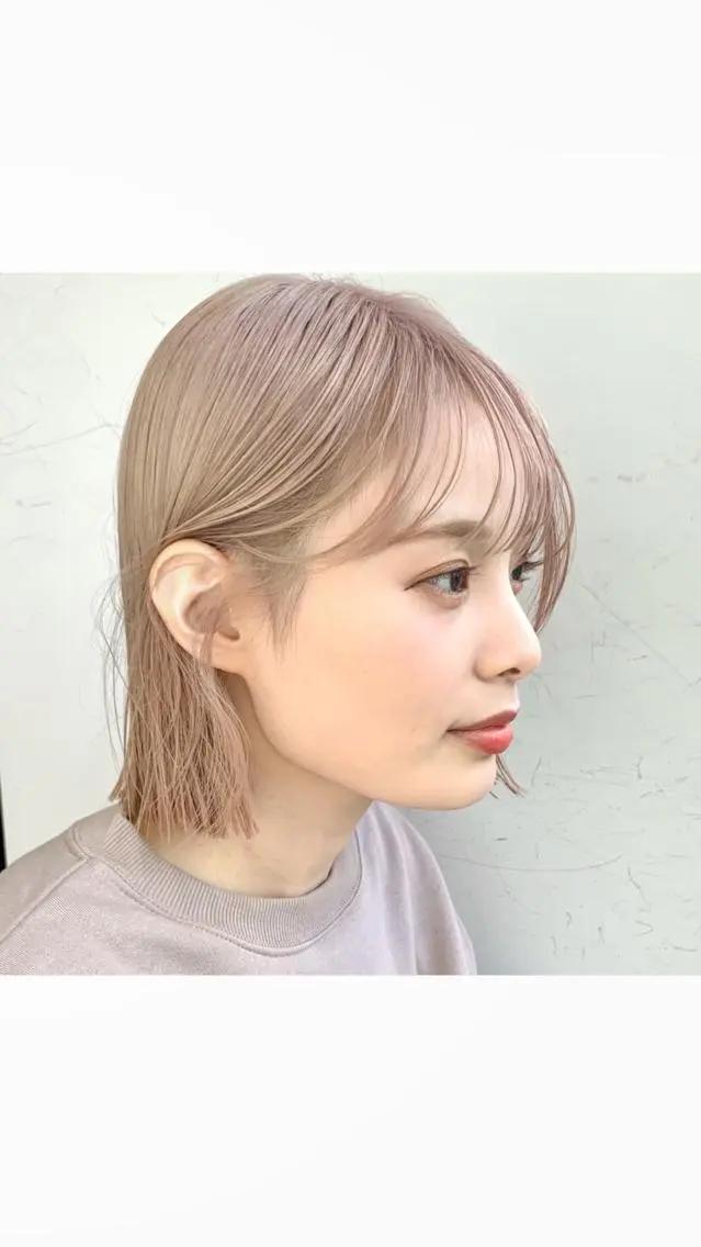 ショート カラー 切りっぱなしボブ 前下がりボブ ブリーチ グレージュ イルミナカラー カット ヘアカラー トリートメント レイヤー専門家 ダブルカラー修のヘアスタイル