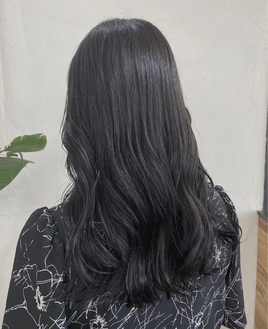 ロング カラー ヘアアレンジ 黒髪 ブルーカラー ブルーブラック 暗髪カラー🫐 おくだりんかのヘアスタイル