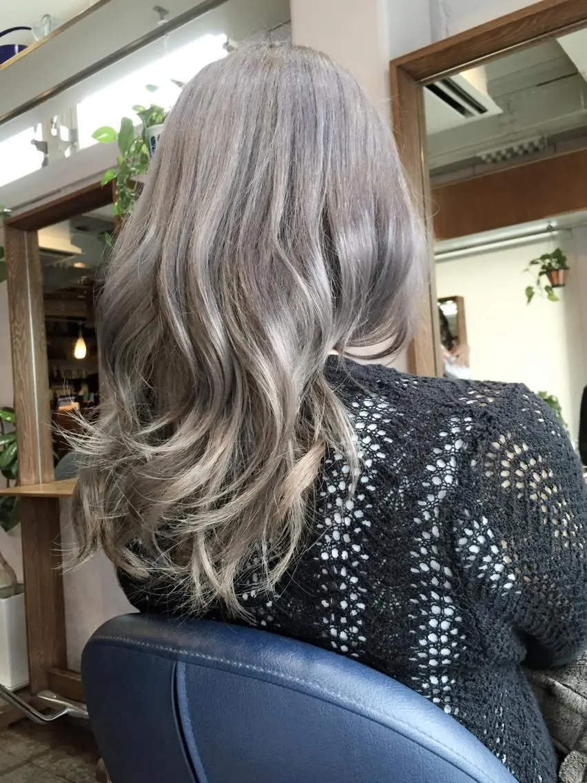 ミディアム セミロング ロング カラー グレージュ カット ヘアカラー トリートメント 原宿サロン代表 デザインカラー伊藤卓のヘアスタイル