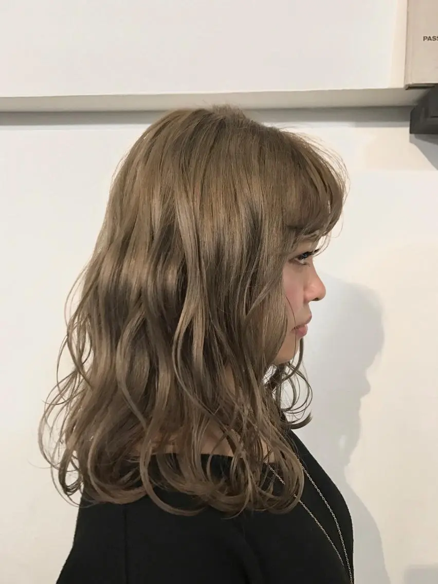 セミロング ラベンダーベージュ ヘアカラー トリートメント ボブ♡柔らかいカラー 實松栞理のヘアスタイル