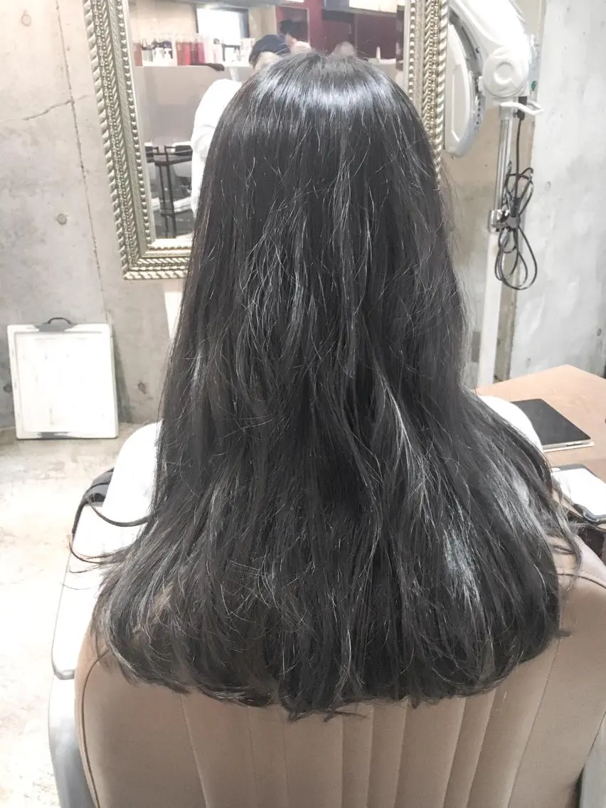 ロング カラー ダークグレー ダブルカラー 北條 優輝のヘアスタイル