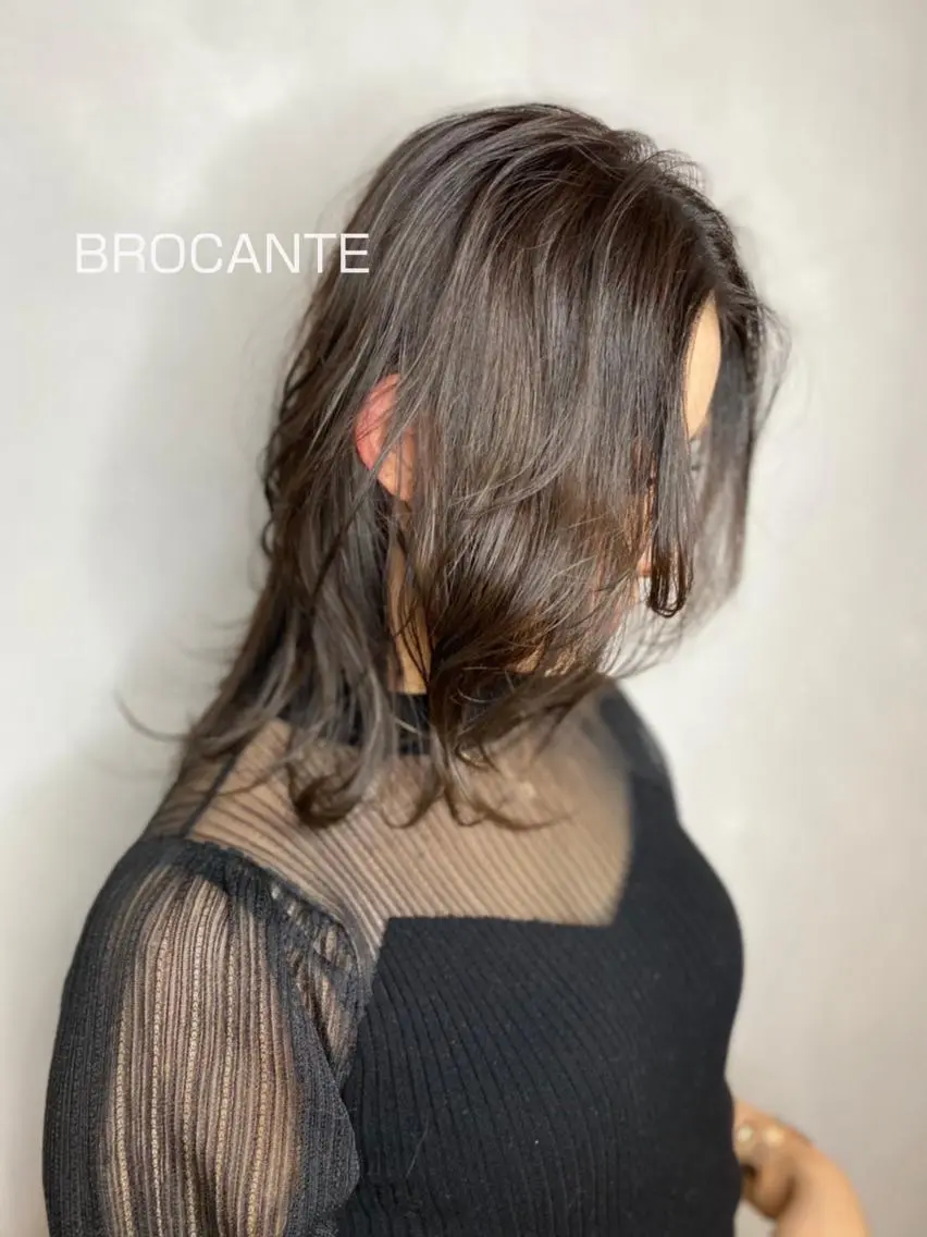 セミロング カラー アッシュ 透明感カラー シルバー シルバーアッシュ くびれヘア BROCANTE立川 karasawa.nのヘアスタイル