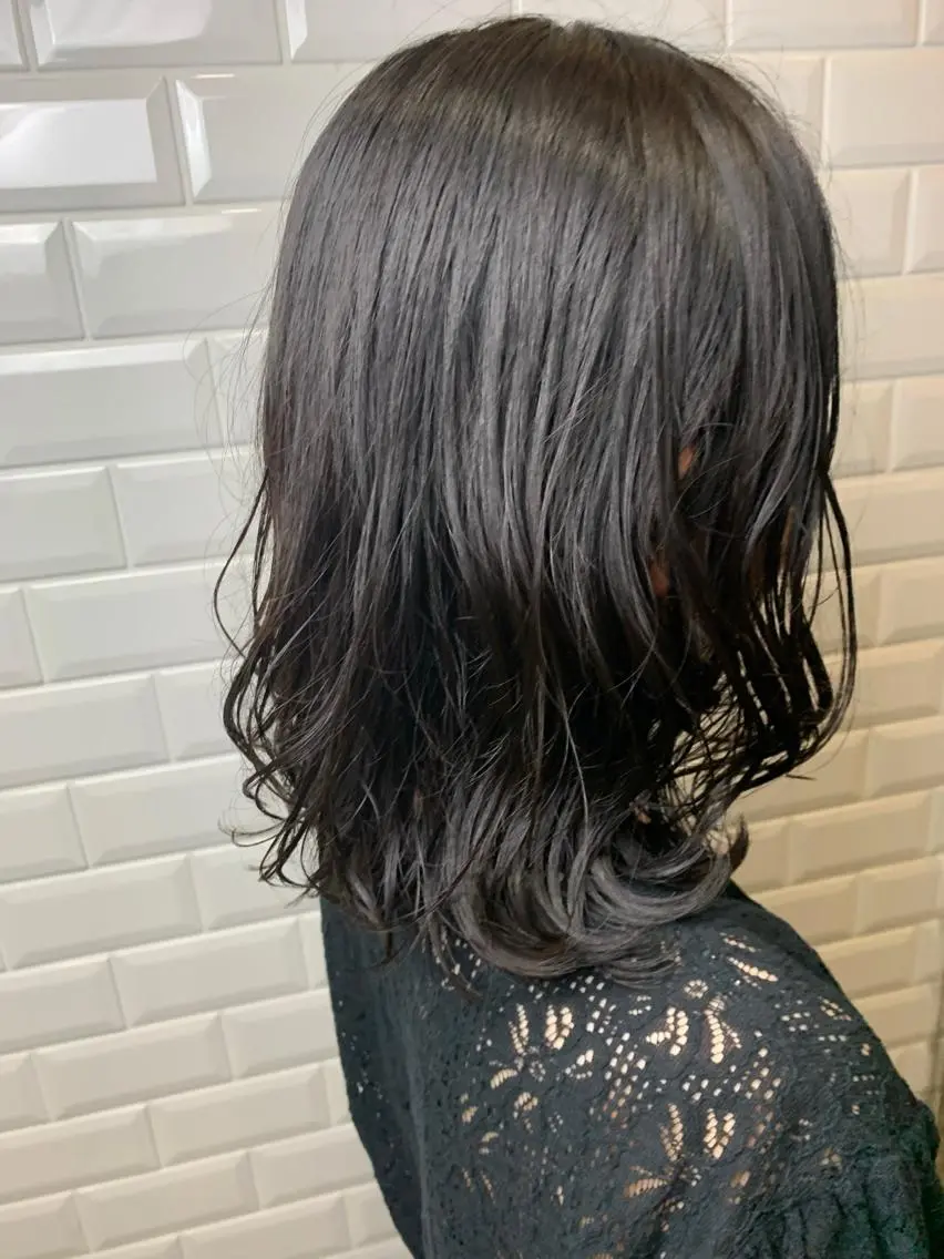 ミディアム カラー パーマ ミディアムレイヤー レイヤーカット appiis 柳田葵　横浜のヘアスタイル