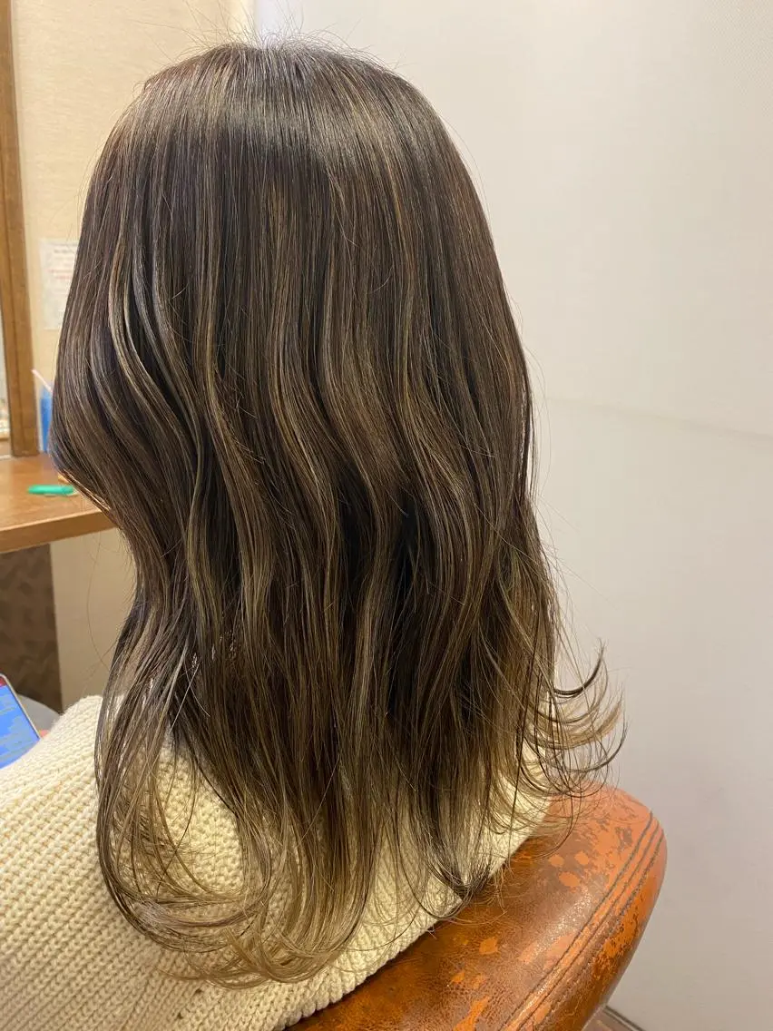 ロング カラー バレイヤージュ レイヤーカット ロング liL hair サトウリョウタのヘアスタイル