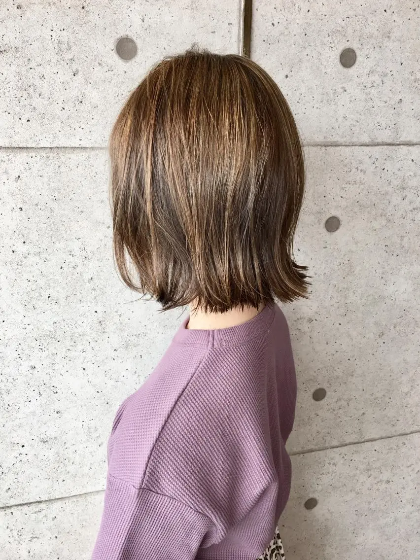 ミディアム 足立 磨咲のヘアスタイル