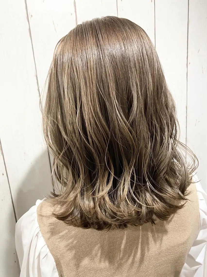 ミディアム カラー パーマ ヘアアレンジ アッシュ バレイヤージュ ベージュカラー ブリーチ 透明感カラー 👑指名率No.1 👑坂口飛翔のヘアスタイル