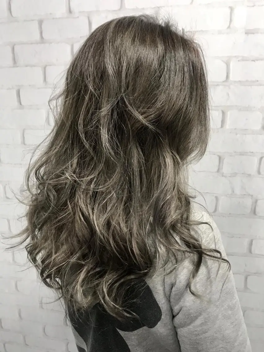 ロング カラー パーマ バレイヤージュ グレージュ ハイライトカラー 外国人風カラー ハイライト SUNNY GRACEのヘアスタイル