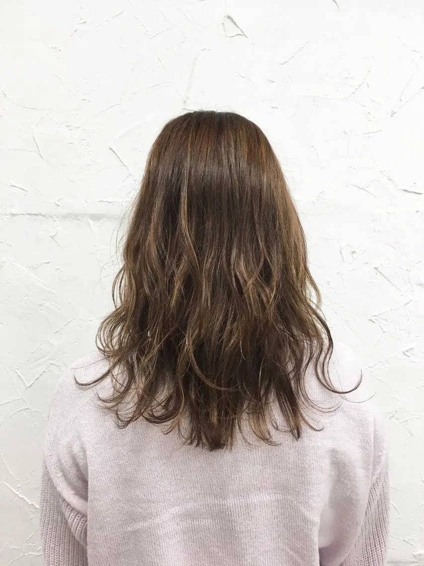 セミロング カラー ベージュカラー 脱！黒髪 ダブルカラー【上野】のヘアスタイル