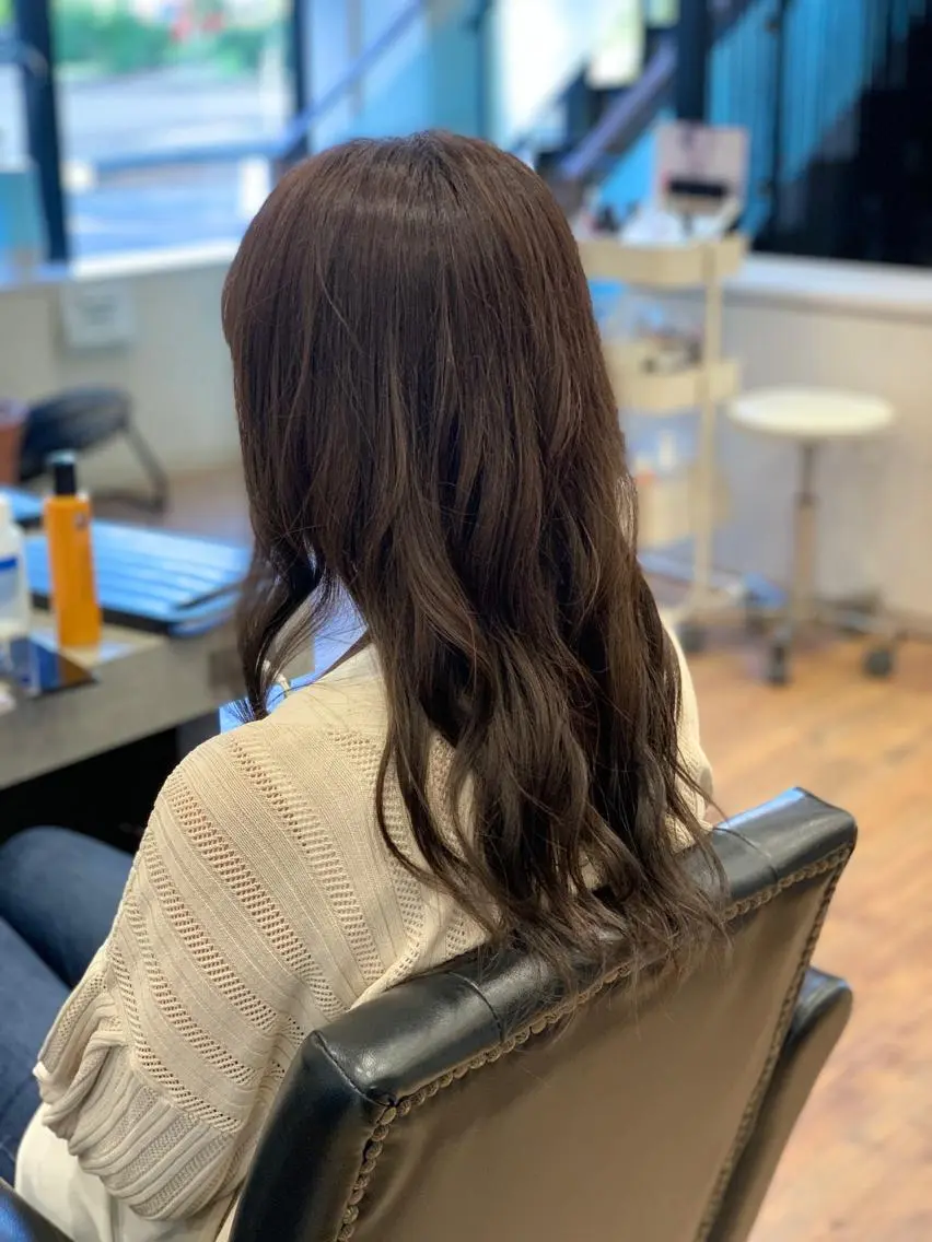 ロング カラー アッシュ 吉川 茉由子のヘアスタイル