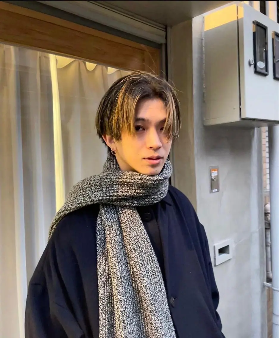 メンズ メンズハイライト マッシュ カット 美容師っぽくないけど 上手いんだなぁ🐭のヘアスタイル