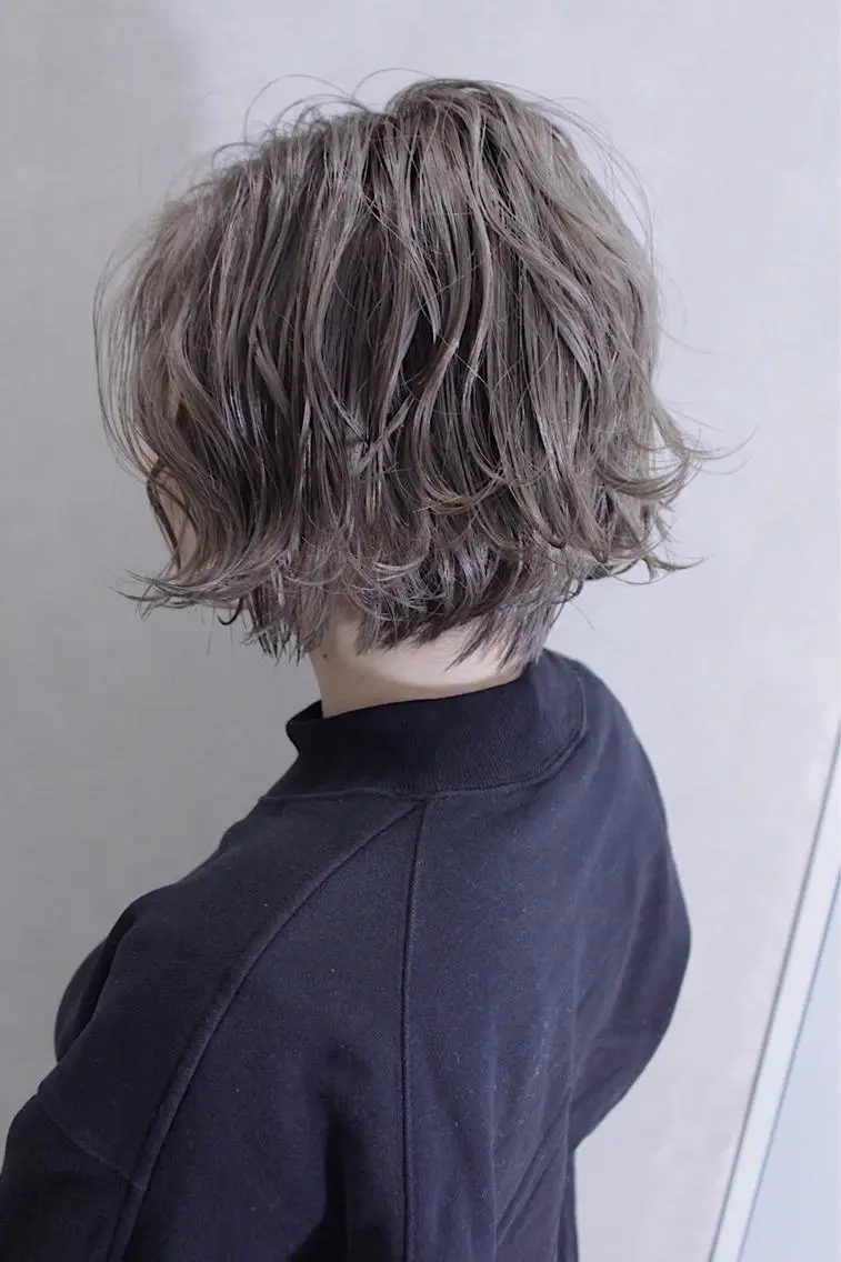 ショート カラー ヘアアレンジ グレージュ ヘアカラー トリートメント lani ブリーチ /ダブルカラーのヘアスタイル