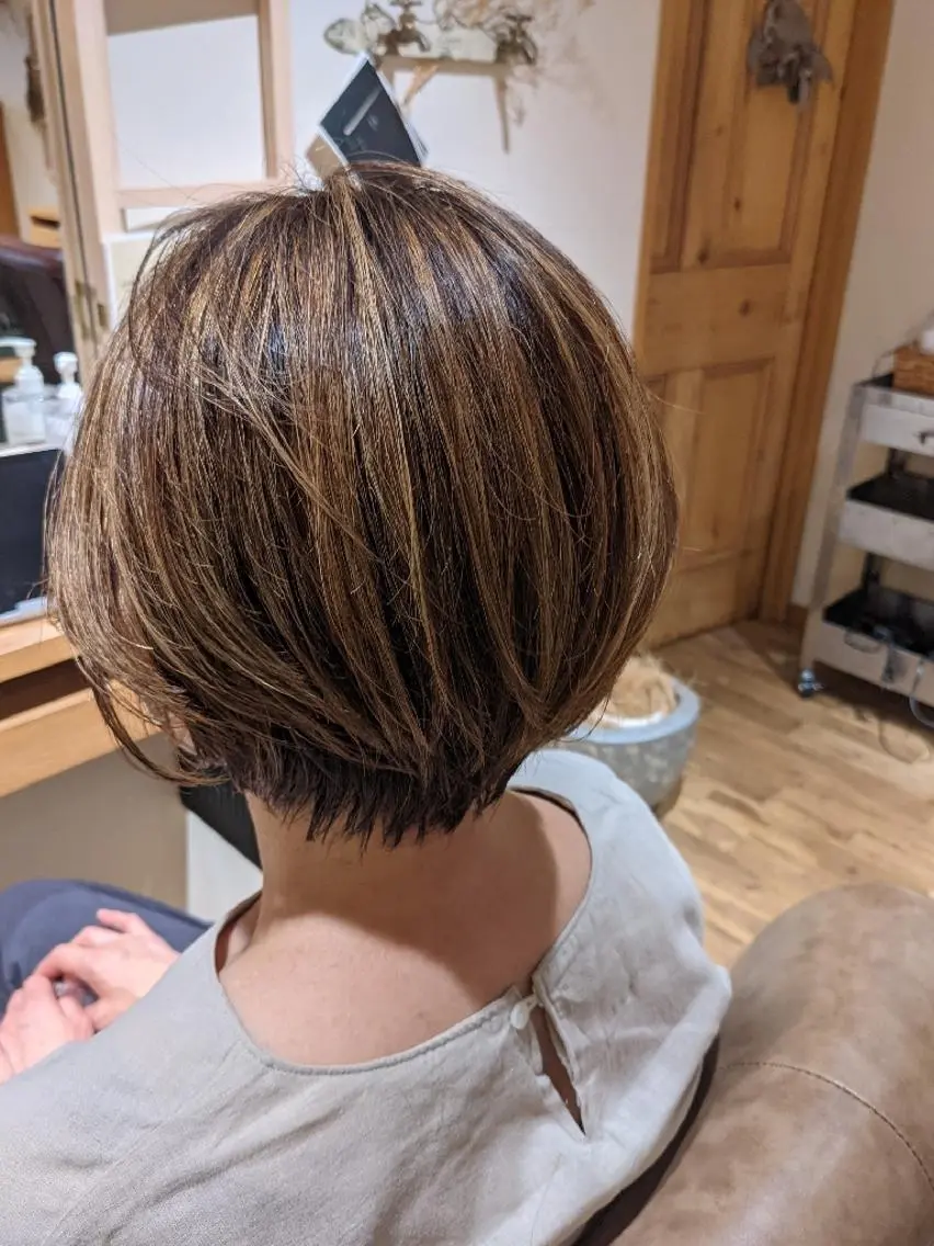 ショート ハイライト マエハラ ナナのヘアスタイル