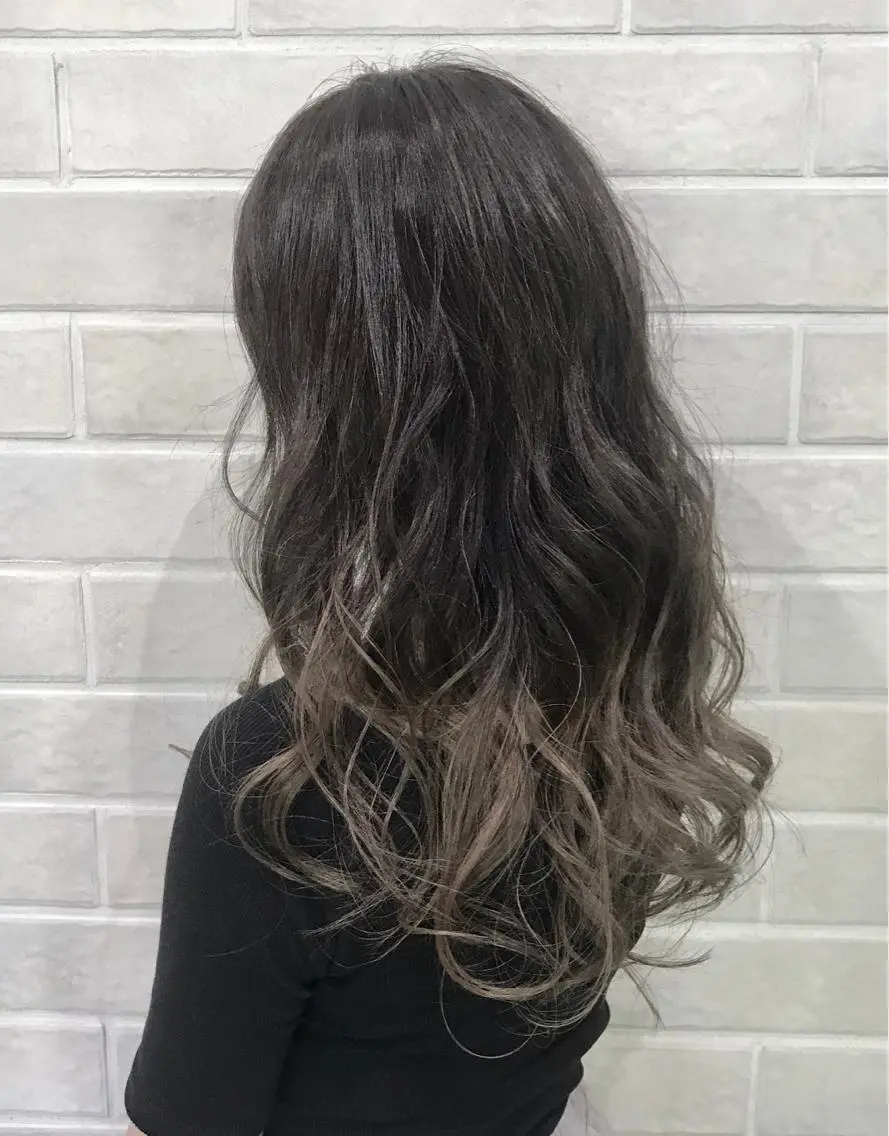 ロング カラー LACHIC LISAのヘアスタイル