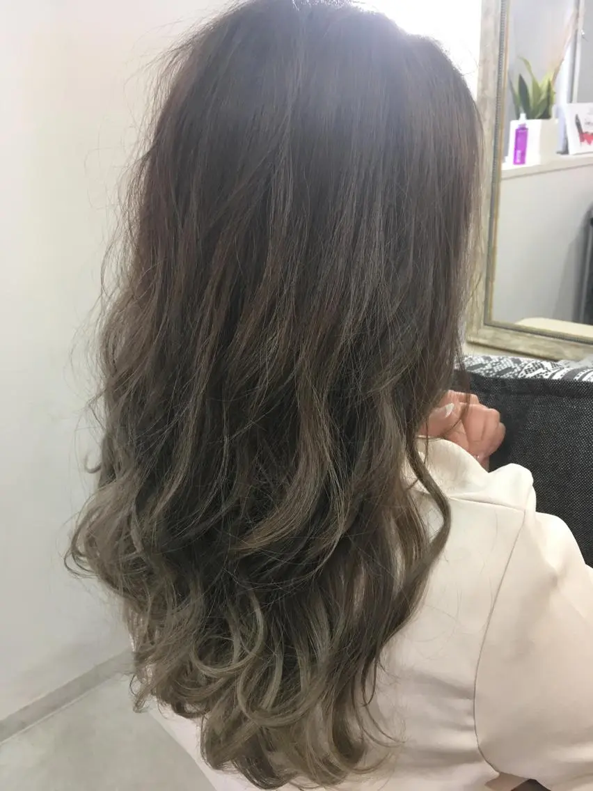 セミロング ロング カラー 髪質改善 中川 翔のヘアスタイル