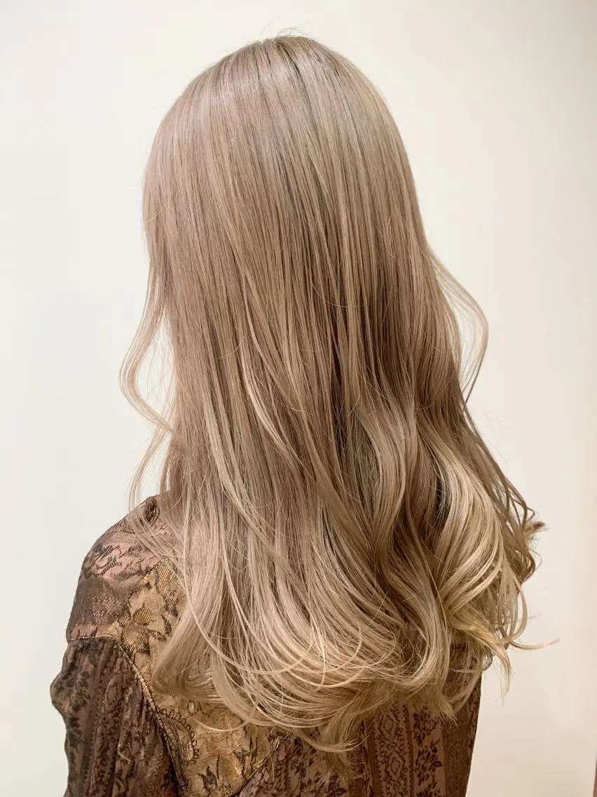 ロング カラー 薄田 珠美のヘアスタイル
