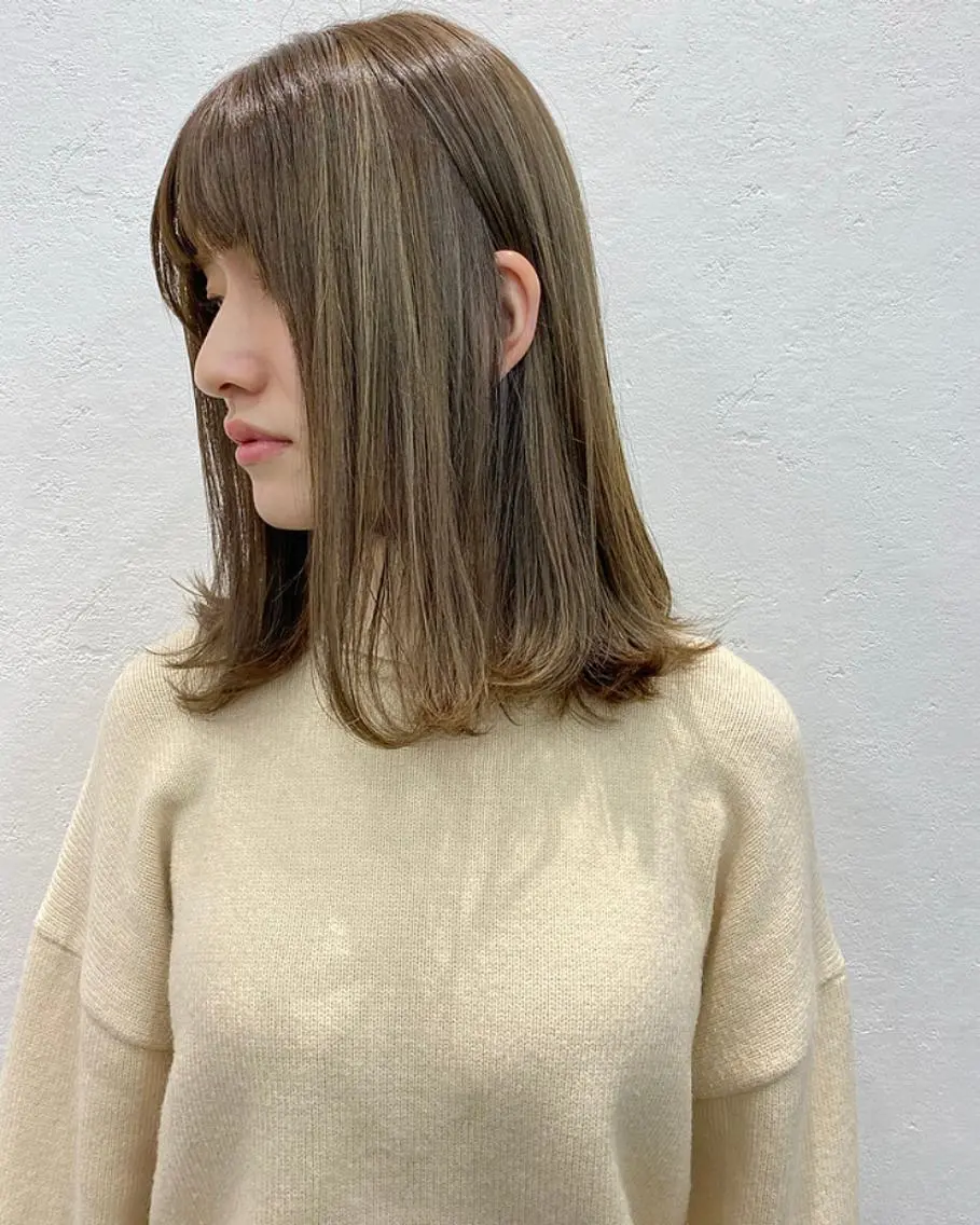ミディアム カラー オリーブ/アッシュ やわらか透明感カラーのヘアスタイル