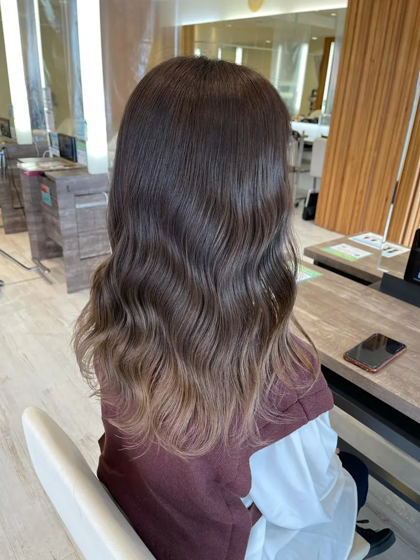 ロング カラー デザインカラー、艶髪 大塚 耕平のヘアスタイル