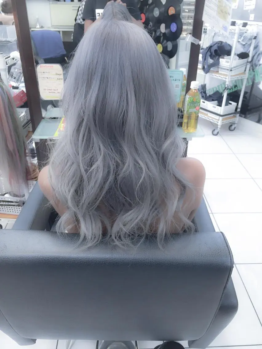 ミディアム セミロング ロング カラー シルバー エクステリピート率 No.1 菊池　悠介のヘアスタイル