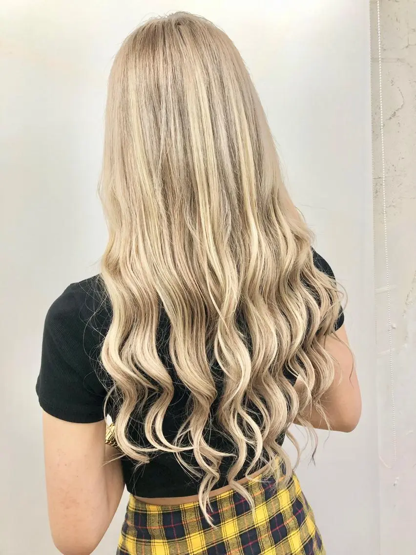 ロング カラー ヘアアレンジ シールエクステ バレイヤージュ ベージュカラー ブリーチ ブロンド レイヤー/エクステ alpha下妻のヘアスタイル